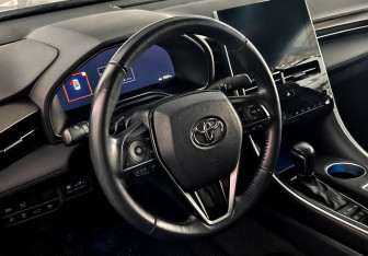 Подержанный автомобиль Toyota Avalon 2022 года (12 фото)