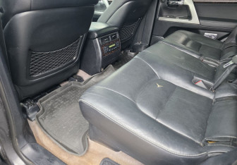 Подержанный автомобиль Toyota Land Cruiser Suv 2014 года (10 фото)