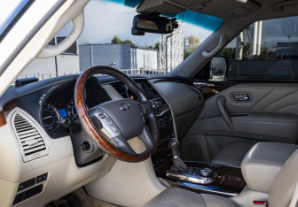 Подержанный автомобиль Infiniti QX80 2017 года (9 фото)