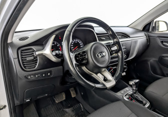 Подержанный автомобиль Kia Rio Hatchback 2021 года (16 фото)