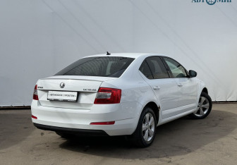 Подержанный автомобиль Skoda Octavia Liftback 2016 года (5 фото)