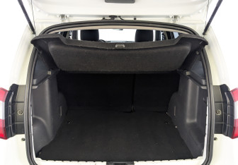 Подержанный автомобиль Nissan Terrano 2021 года (10 фото)