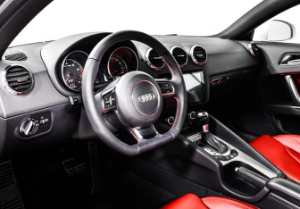 Подержанный автомобиль Audi TT Coupe 2011 года (11 фото)