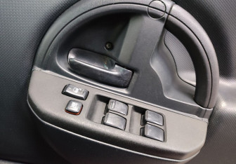 Подержанный автомобиль Toyota WiLL Cypha 2003 года (20 фото)