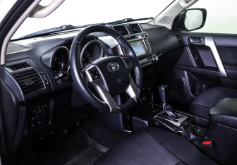 Подержанный автомобиль Toyota Land Cruiser Prado 2016 года (15 фото)