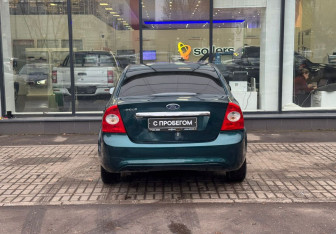 Подержанный автомобиль Ford Focus Sedan 2008 года (7 фото)