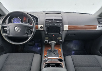 Подержанный автомобиль Volkswagen Touareg 2008 года (12 фото)