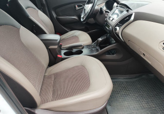 Подержанный автомобиль Hyundai ix35 2010 года (9 фото)