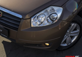 Подержанный автомобиль Geely Emgrand X7 2015 года (20 фото)