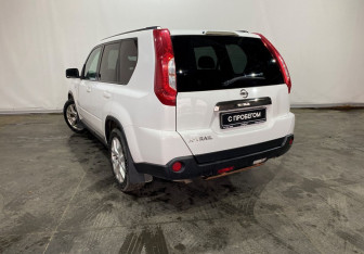 Подержанный автомобиль Nissan X-Trail 2013 года (6 фото)