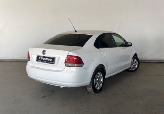 Подержанный автомобиль Volkswagen Polo Sedan 2012 года (7 фото)