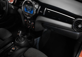 Подержанный автомобиль MINI Hatch 2019 года (20 фото)