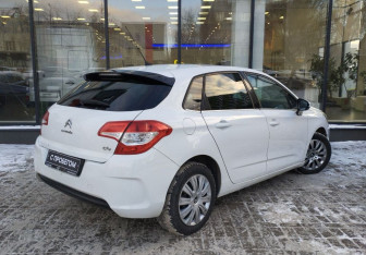 Подержанный автомобиль Citroen C4 Hatchback 2012 года (8 фото)