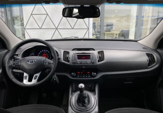 Подержанный автомобиль Kia Sportage 2011 года (11 фото)