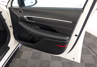 Подержанный автомобиль Hyundai Sonata 2022 года (25 фото)