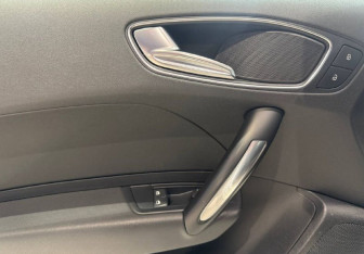 Подержанный автомобиль Audi A1 2011 года (10 фото)