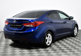 Подержанный автомобиль Hyundai Elantra Sedan 2012 года (5 фото)