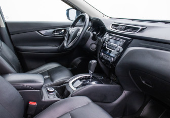 Подержанный автомобиль Nissan X-Trail 2015 года (10 фото)