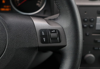 Подержанный автомобиль Opel Zafira Compactvan 2006 года (17 фото)