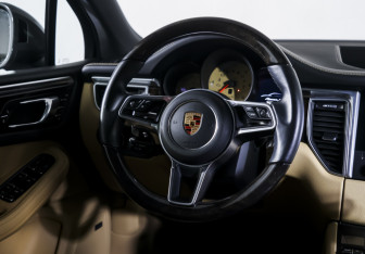 Подержанный автомобиль Porsche Macan 2017 года (16 фото)