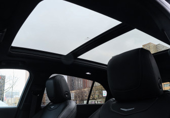 Подержанный автомобиль Cadillac XT4 2020 года (15 фото)