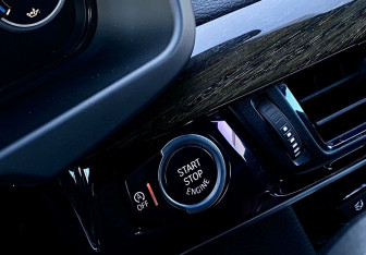 Подержанный автомобиль BMW X6 2014 года (18 фото)