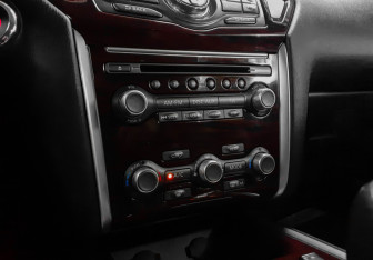 Подержанный автомобиль Nissan Pathfinder 2014 года (15 фото)