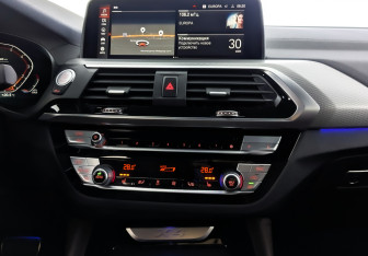 Подержанный автомобиль BMW X4 2021 года (15 фото)