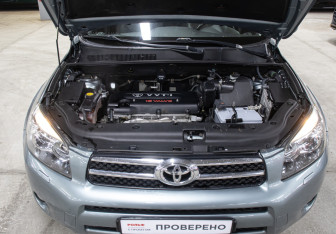 Подержанный автомобиль Toyota RAV4 2008 года (9 фото)