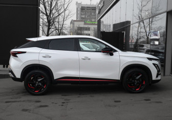 Подержанный автомобиль Omoda C5 2023 года (4 фото)