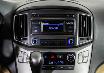 Подержанный автомобиль Hyundai H-1 2018 года (14 фото)