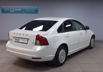 Подержанный автомобиль Volvo S40 2012 года (5 фото)