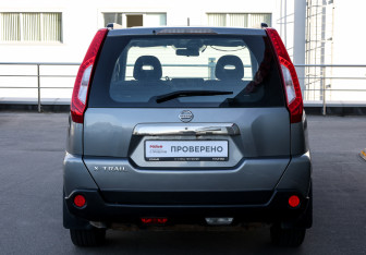 Подержанный автомобиль Nissan X-Trail 2013 года (6 фото)