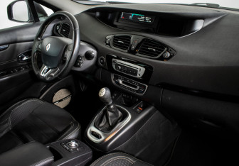 Подержанный автомобиль Renault Scenic 2014 года (10 фото)
