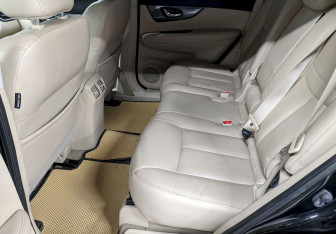 Подержанный автомобиль Nissan X-Trail 2015 года (16 фото)