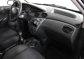 Подержанный автомобиль Ford Focus Sedan 2004 года (6 фото)