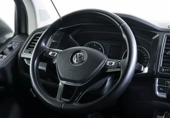 Подержанный автомобиль Volkswagen Multivan 2018 года (12 фото)