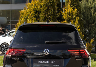 Подержанный автомобиль Volkswagen Tiguan 2017 года (25 фото)