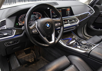 Подержанный автомобиль BMW X5 2021 года (16 фото)