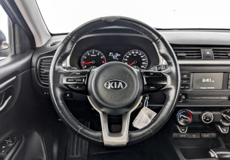Подержанный автомобиль Kia Rio Hatchback 2021 года (21 фото)