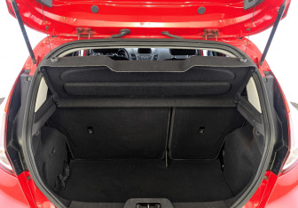 Подержанный автомобиль Ford Fiesta Hatchback 2016 года (10 фото)