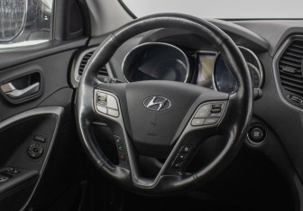 Подержанный автомобиль Hyundai Santa Fe 2013 года (15 фото)