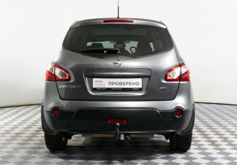 Подержанный автомобиль Nissan Qashqai+2 2012 года (6 фото)