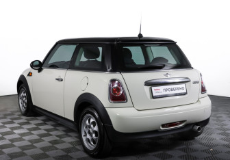 Подержанный автомобиль MINI Hatch 2012 года (7 фото)