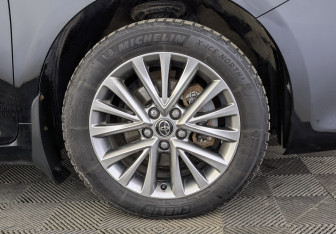 Подержанный автомобиль Toyota Camry Sedan 2015 года (12 фото)