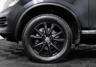 Подержанный автомобиль Volkswagen Touareg 2010 года (24 фото)