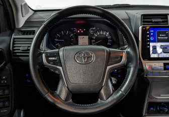 Подержанный автомобиль Toyota Land Cruiser Prado 2017 года (21 фото)
