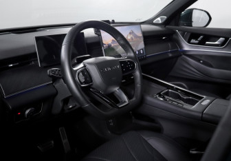 Подержанный автомобиль Chery Tiggo 9 2025 года (14 фото)