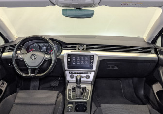 Подержанный автомобиль Volkswagen Passat Sedan 2018 года (14 фото)