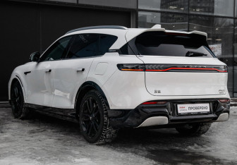 Подержанный автомобиль Voyah Free 2023 года (7 фото)